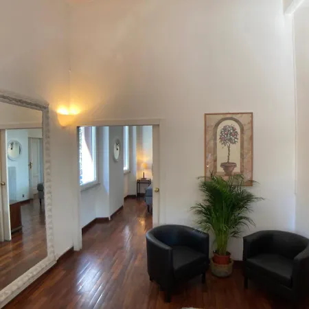 Apartment Maison Cloe Near The Spanish Steps