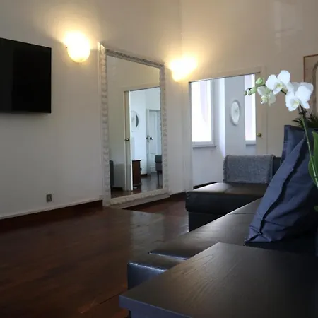 Apartment Maison Cloe Near The Spanish Steps